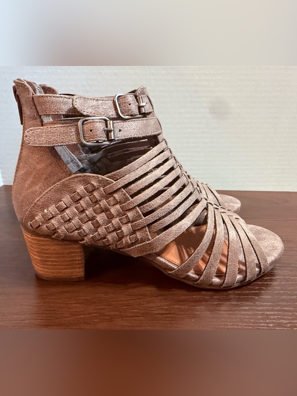 Not Rated Ofanto Pewter Strappy Gladiator Block Heel Sandals Size 7.5 New!